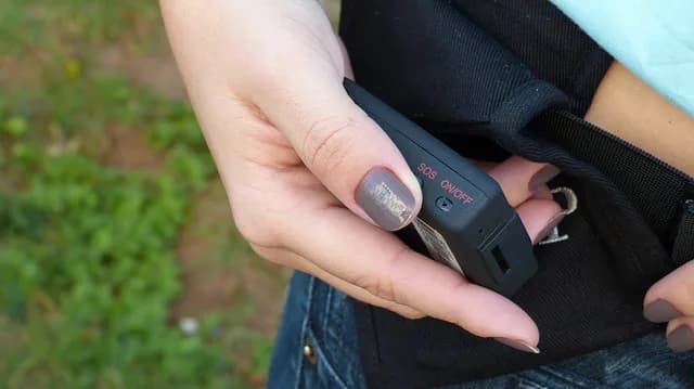 Pela primeira vez no Amazonas, justiça autoriza uso do ‘botão do pânico’ por mulher agredida pelo ex