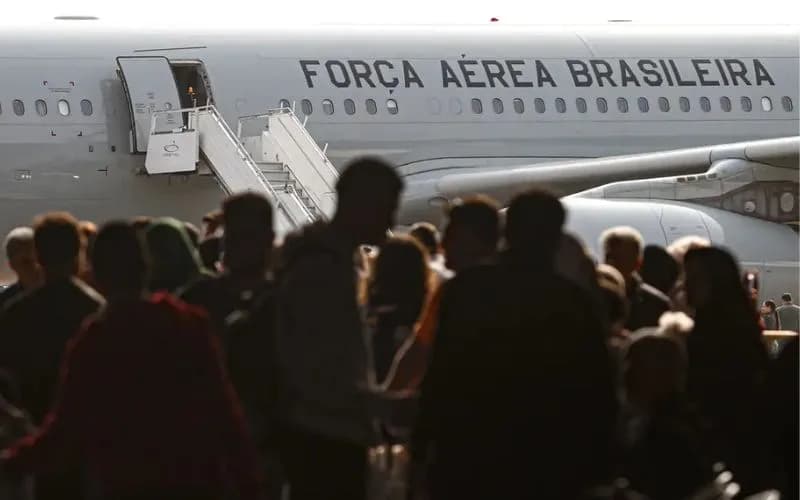 Terceiro voo da FAB traz mais 217 pessoas do Líbano para Guarulhos