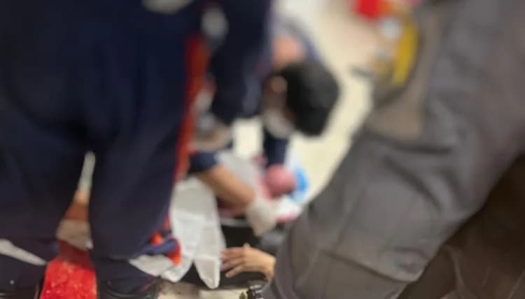 Vídeo: Mulher da à luz em loja de conveniência no bairro flores