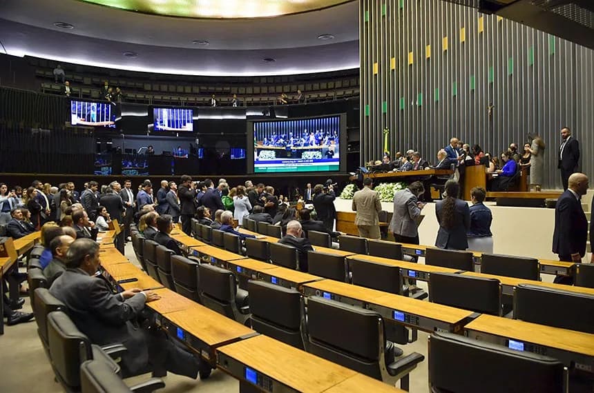 Partidos articulam novas federações para 2026