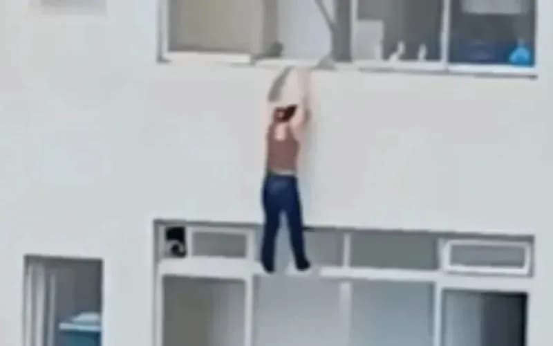 Mulher que ficou pendurada em janela de prédio está hospitalizada