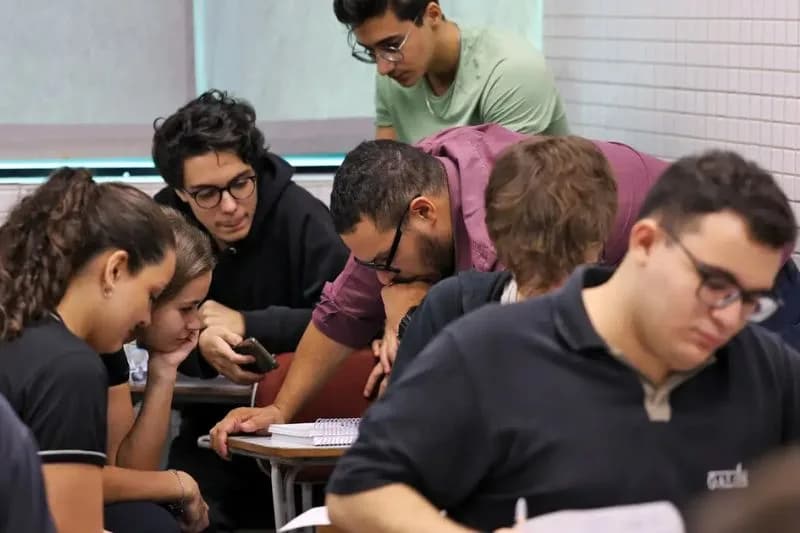 Comissão da Câmara aprova adicional salarial para professores que atuam com alunos com deficiência