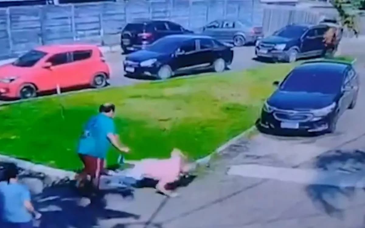VÍDEO: Homem é preso no RJ por espancar vizinho idoso por causa de manga