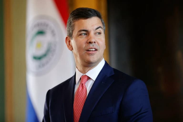 Presidente do Paraguai é hospitalizado no Rio de Janeiro com dores no peito