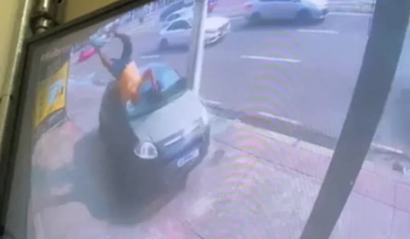 VÍDEO: Homem é arremessado em acidente na Avenida Djalma Batista