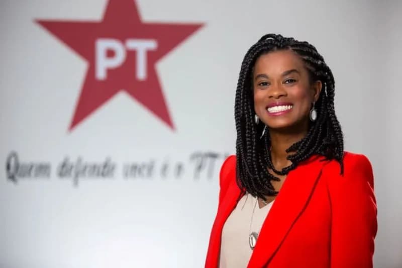 Deputada do PT é chamada de “macaca fodida” em e-mails com ataques racistas e ameaças