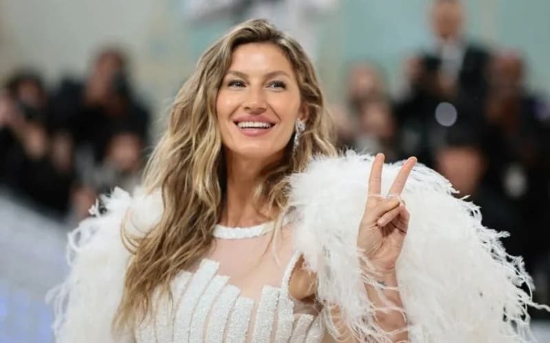 Gisele Bündchen exibe barriga de grávida pela primeira vez nas redes sociais