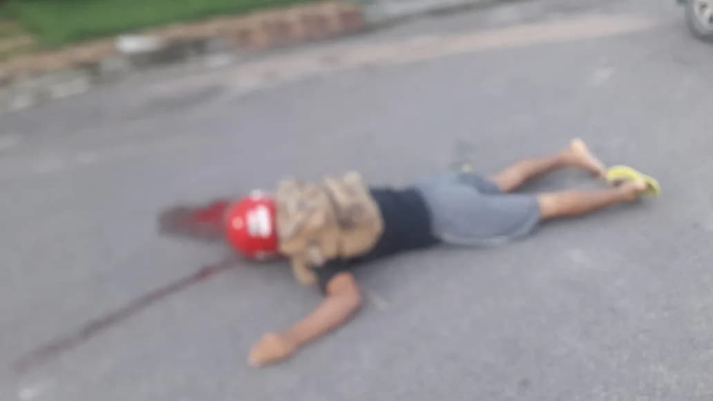 IMAGEM FORTE: Com arma falsa na mão, suspeito de assalto é executado por justiceiro em Manaus