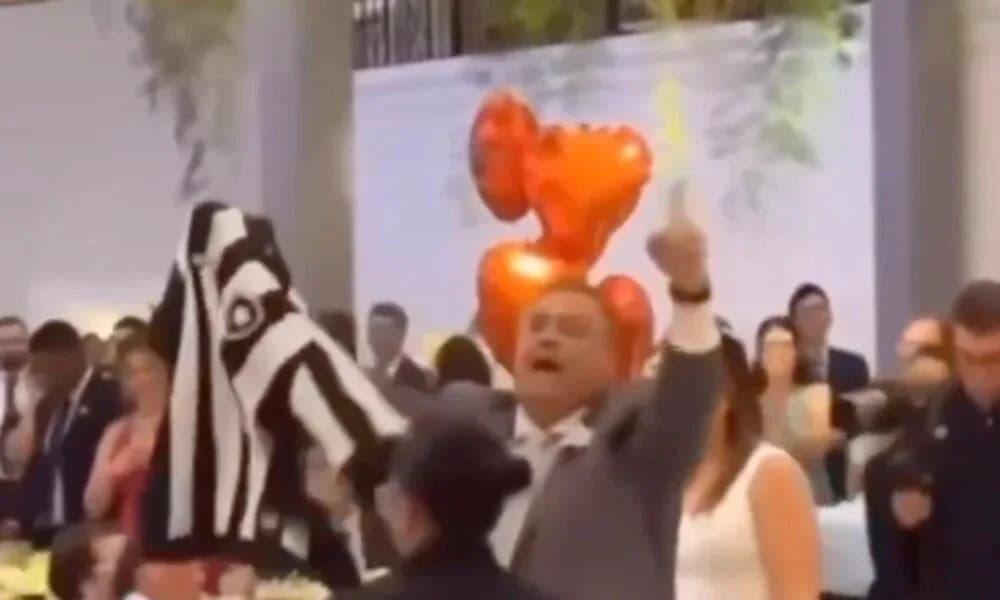 VÍDEO: Flávio Dino se casa e comemora título do Botafogo; cerimônia teve ministros