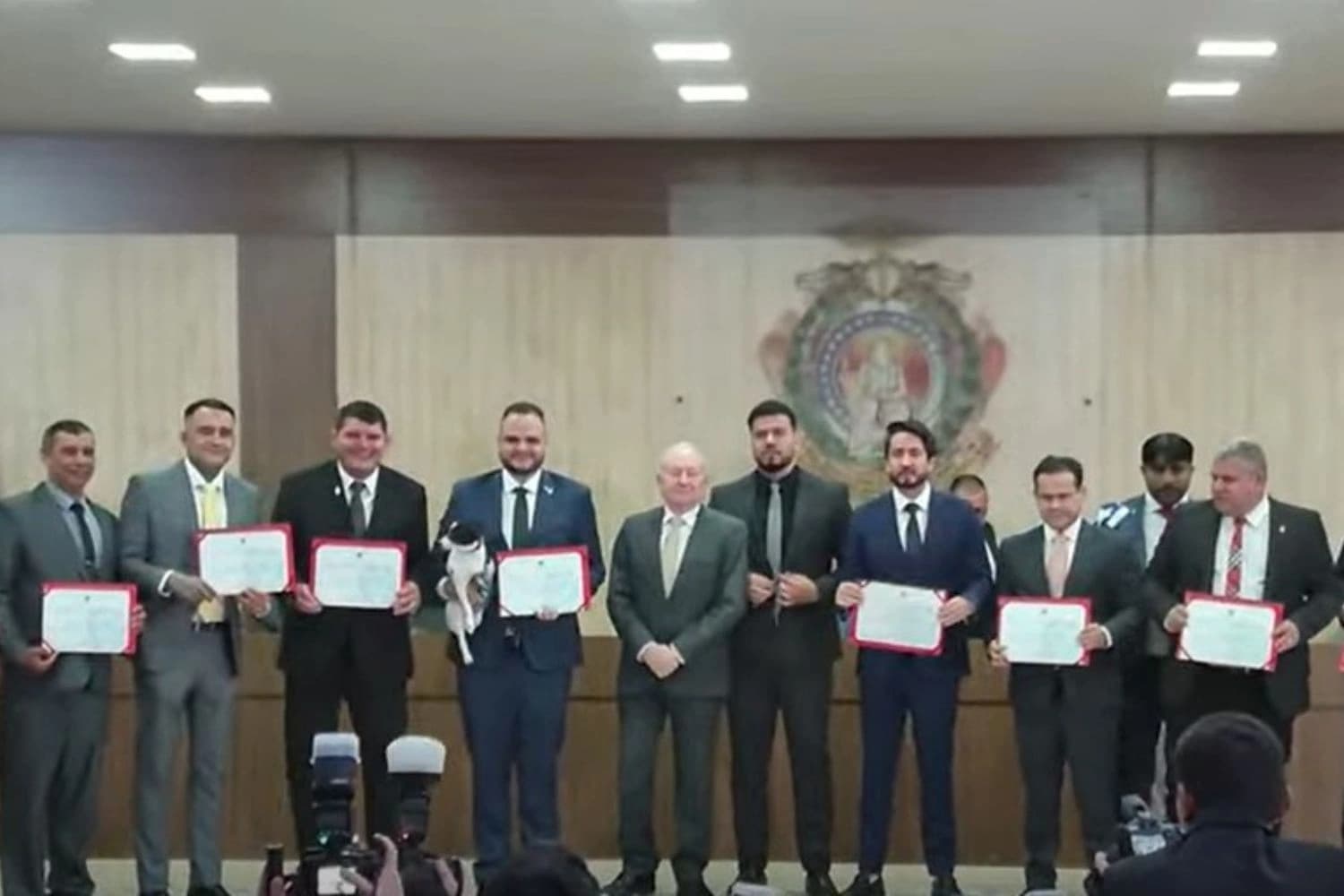 Ausências em diplomação de prefeito e vereadores de Manaus mostra cenário frio para 2026