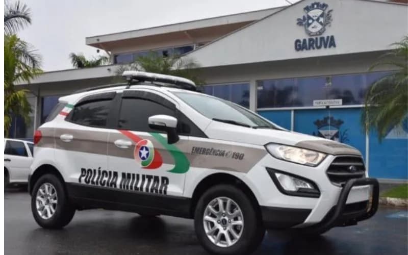 Mulher é torturada e grupo transmite agressão ao vivo em transmissão