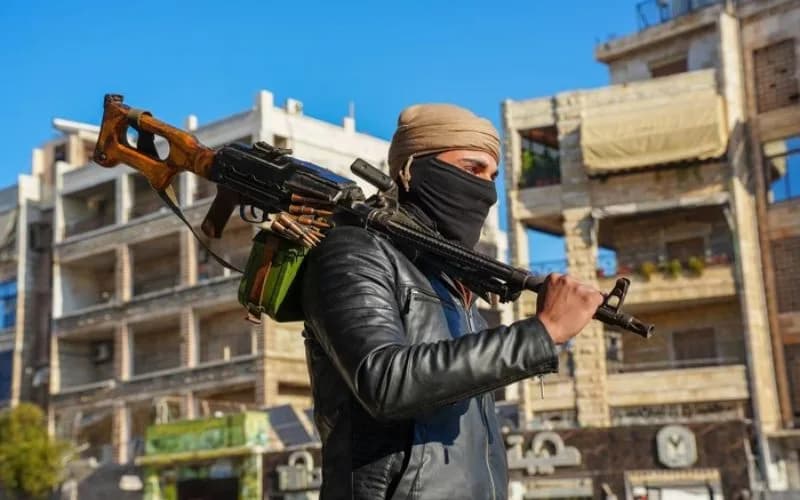 Rebeldes tomaram cerca de 50 regiões por dia em ofensiva na Síria