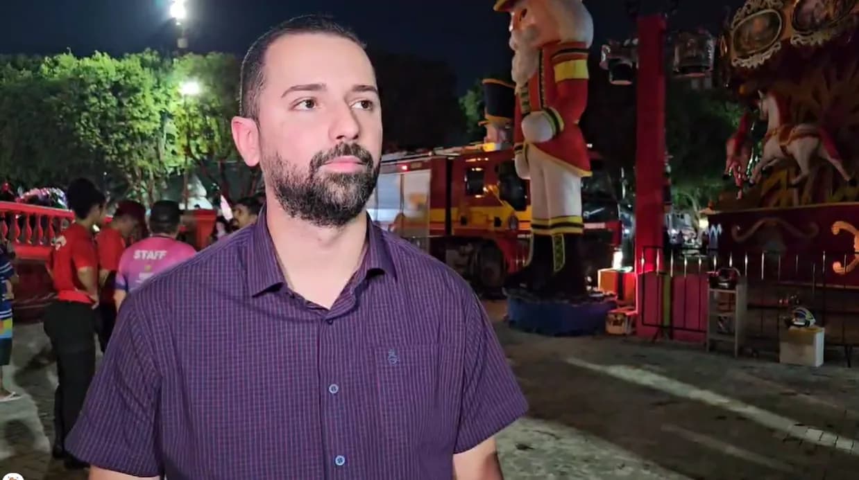 Secretário de Cultura atribui incêndio na árvore de Natal a curto-circuito