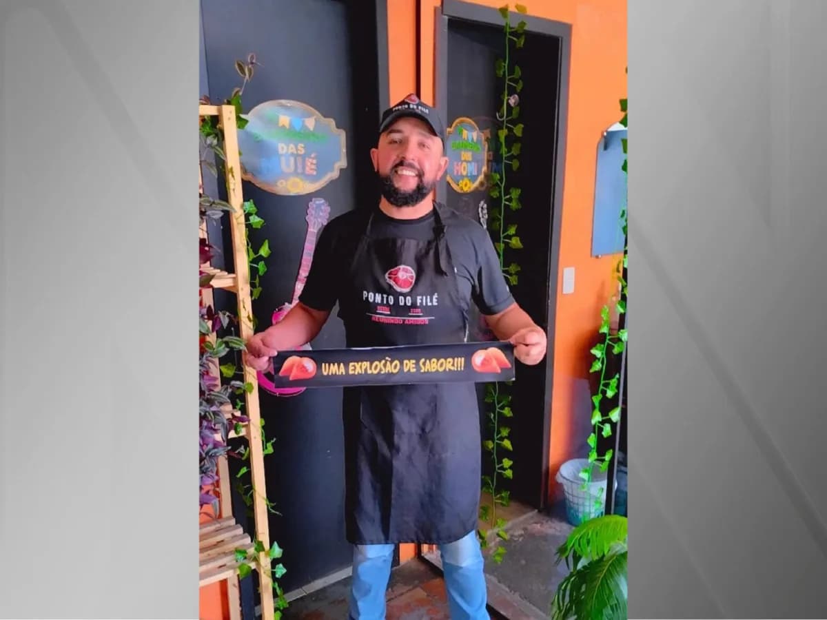 &#8220;Explosão de sabor&#8221;: Dono de bar onde coxinha explodiu na cara de cliente cria slogan chamativo