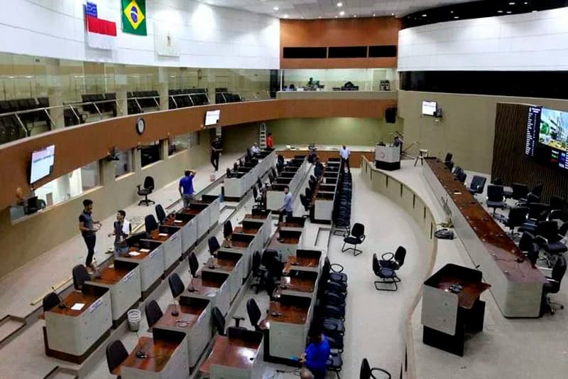 Unidos pelo partido, separados por livre arbítrio: o que a votação na CMM nos diz?