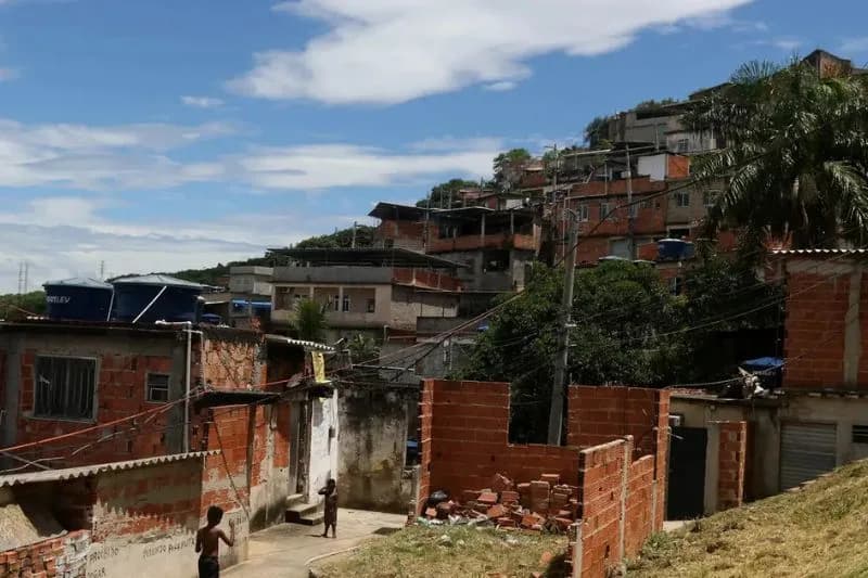 Senado aprova projeto que libera verba para regularizar favelas e áreas de invasão