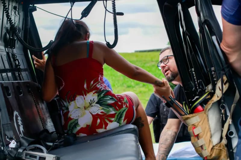 Grávida é resgatada de helicóptero após suspeita de apendicite em comunidade rural de Manaus