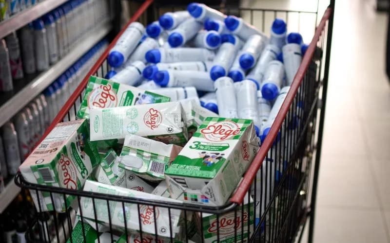 Mais de 80 produtos vencidos são apreendidos em supermercado de Manaus