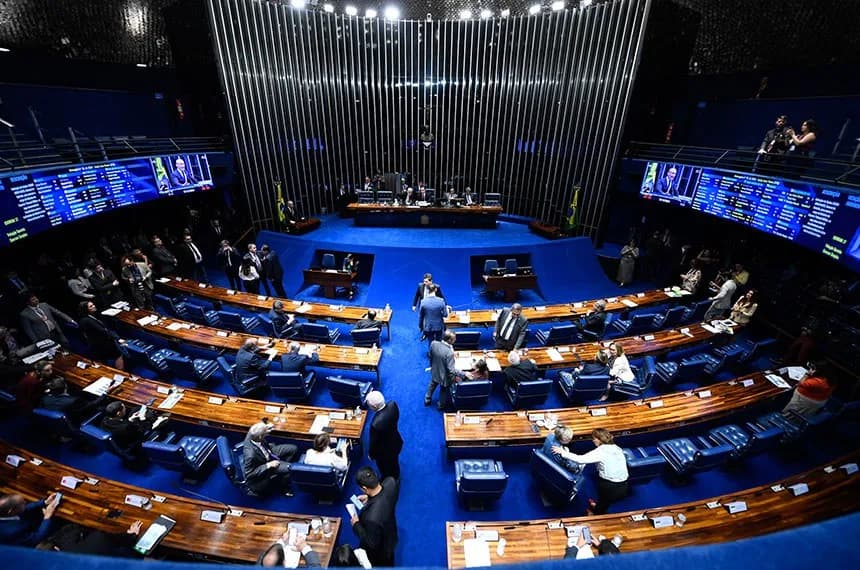 Alcolumbre reajusta e senadores recebem aumento no limite de gastos com viagens e propaganda