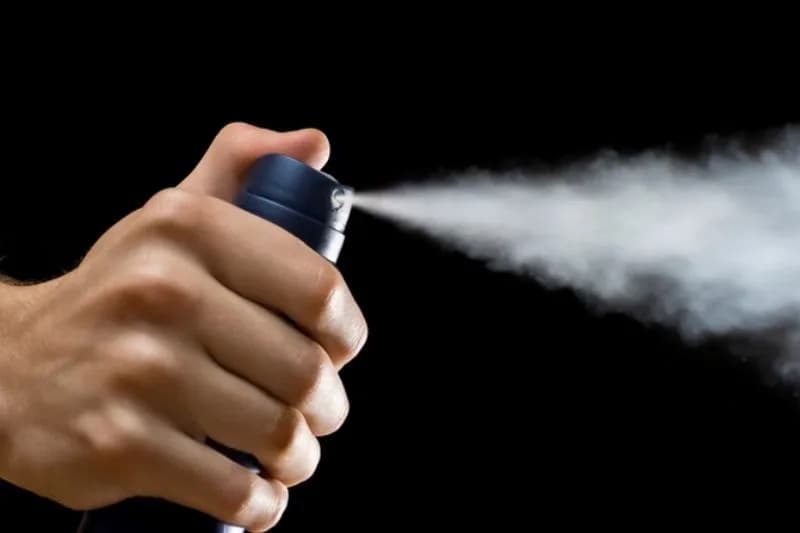 Câmara do DF aprova PLs para mulheres portarem spray de pimenta e arma de choque