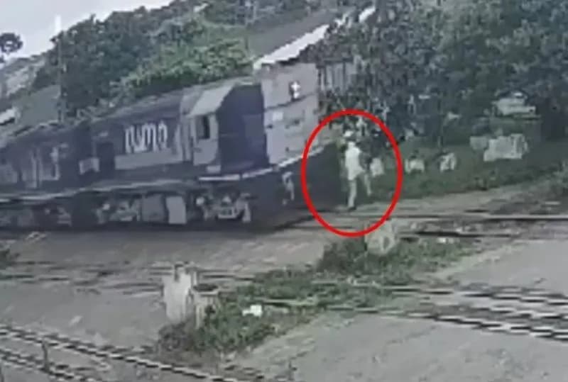 VÍDEO: Idoso sobrevive após ser atropelado por trem no Paraná