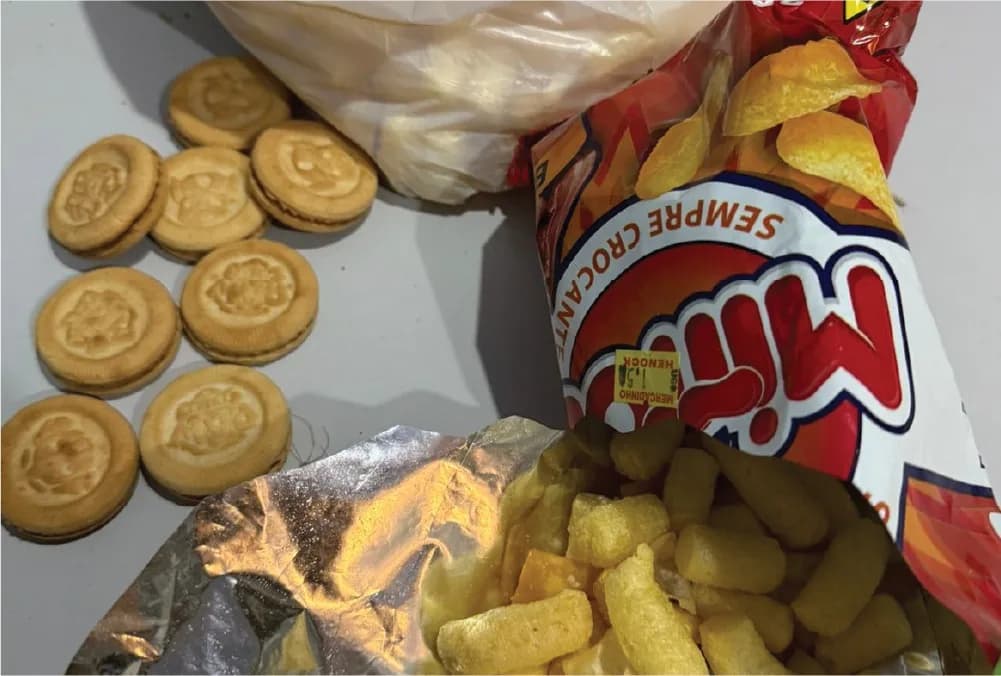 Mulher é presa ao tentar entregar salgadinhos recheados com drogas para sobrinho em delegacia no Amazonas