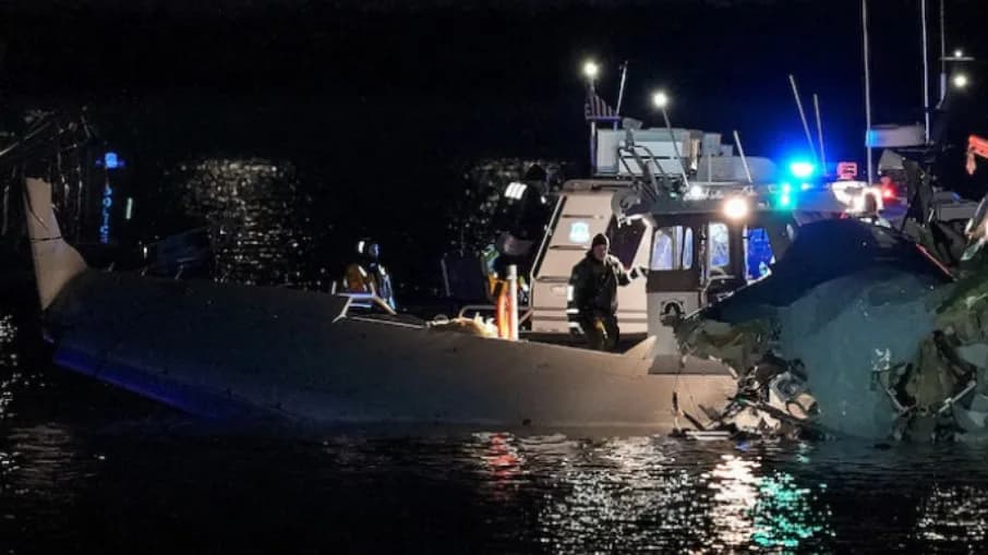 Colisão entre avião e helicóptero: “Não acreditamos que haja sobreviventes”, diz EUA