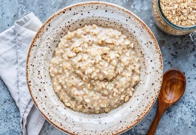 Mingau de aveia: Conheça 5 benefícios diários deste alimento