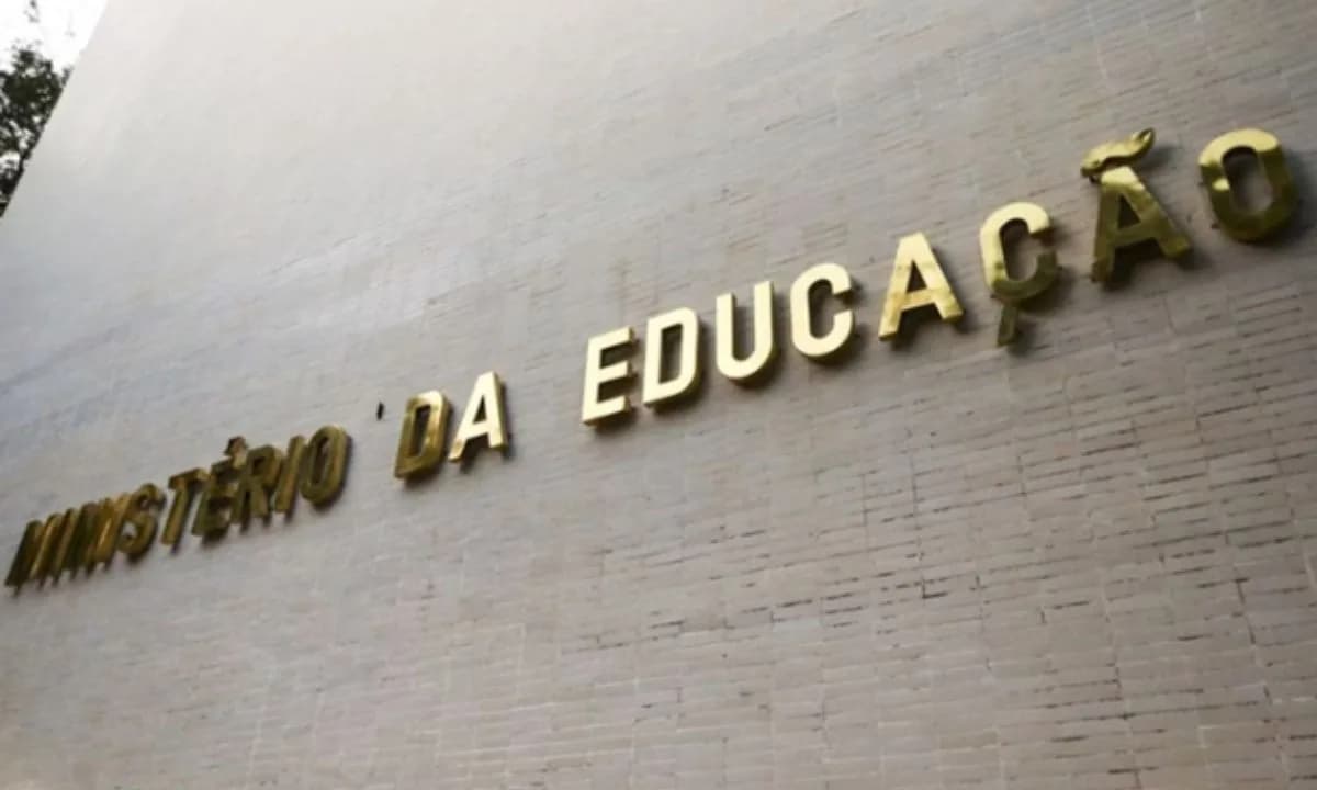 Governo anuncia reajuste de 6,27% para professores da rede pública