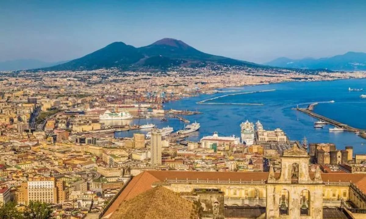 Conheça Nápoles, berço da pizza e da cultura italiana