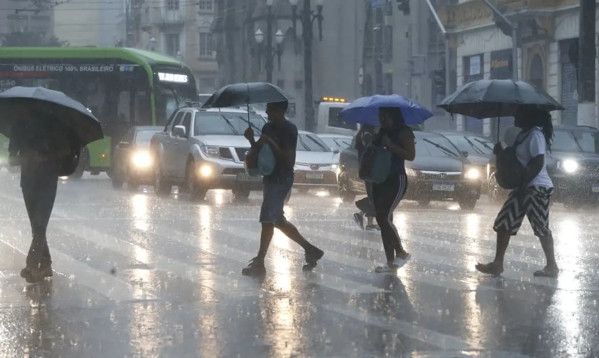 Fevereiro promete temperaturas altas e chuvas acima da média no Norte e Nordeste