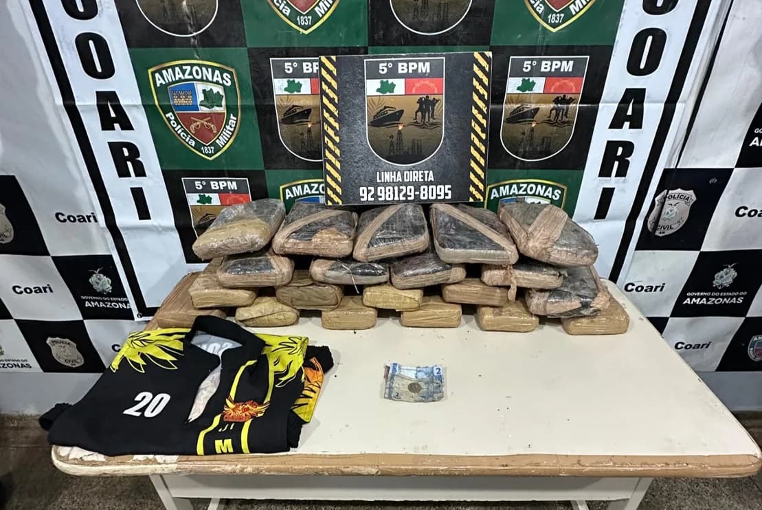 VÍDEO: Homens são presos enquanto tentavam transportar drogas em barco no AM