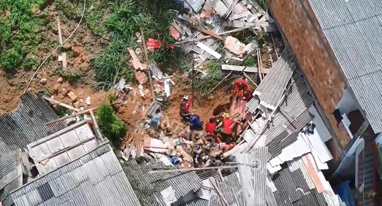 Deslizamento na Redenção: Prefeitura e Defensoria assinam acordo para ajudar famílias afetadas