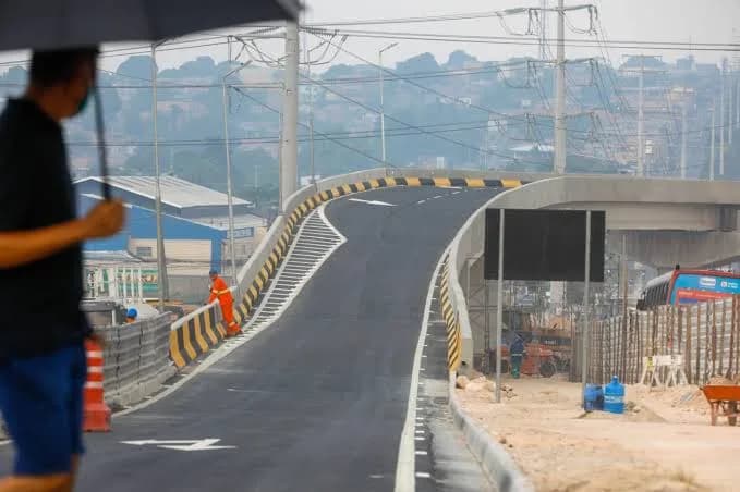 Motociclista morre após cair de viaduto em Manaus