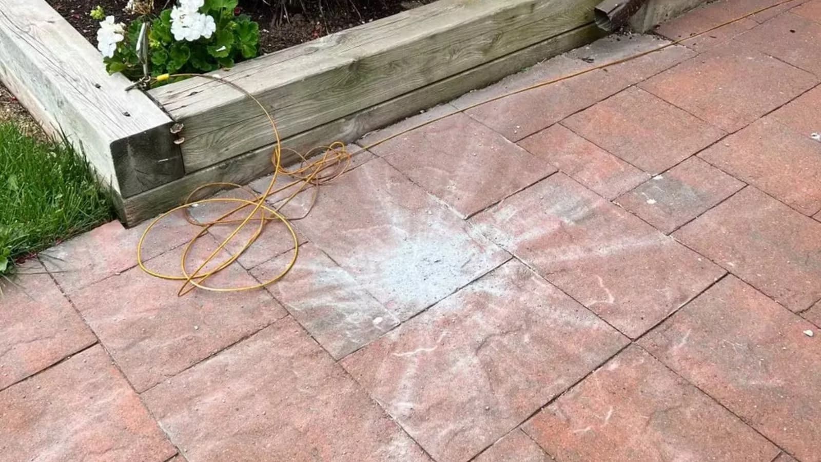 VÍDEO: Câmera de segurança flagra queda de meteorito em casa, no Canadá