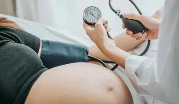 Pré-eclâmpsia: entenda doença que levou à perda do bebê de Lexa