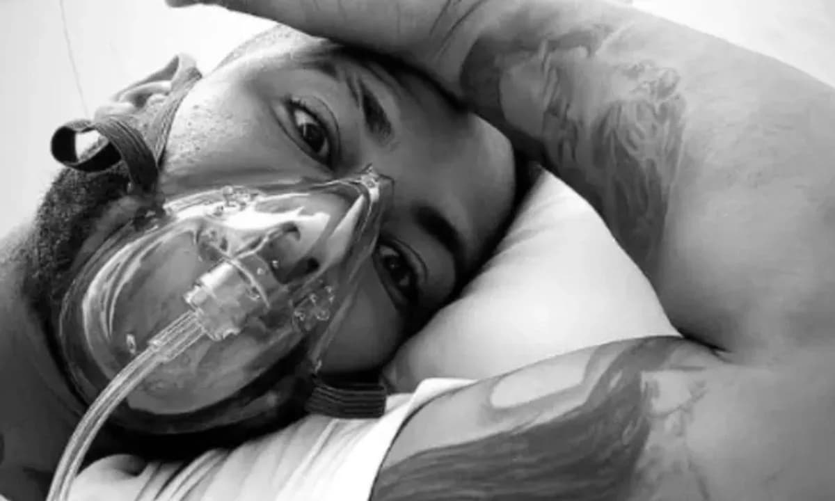 Neymar posta foto com inalador nas redes sociais e deixa seguidores preocupados