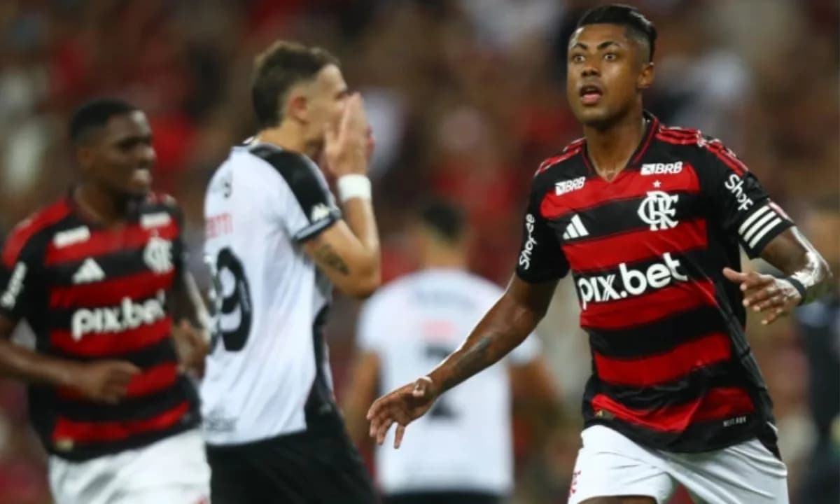 Flamengo derrota Vasco e mantém liderança no Campeonato Carioca