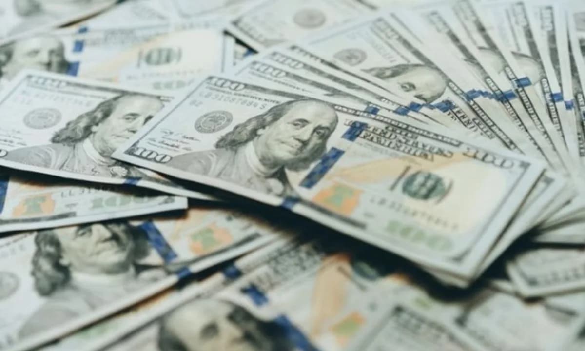 Dólar avança nesta segunda-feira e Ibovespa encerra forte