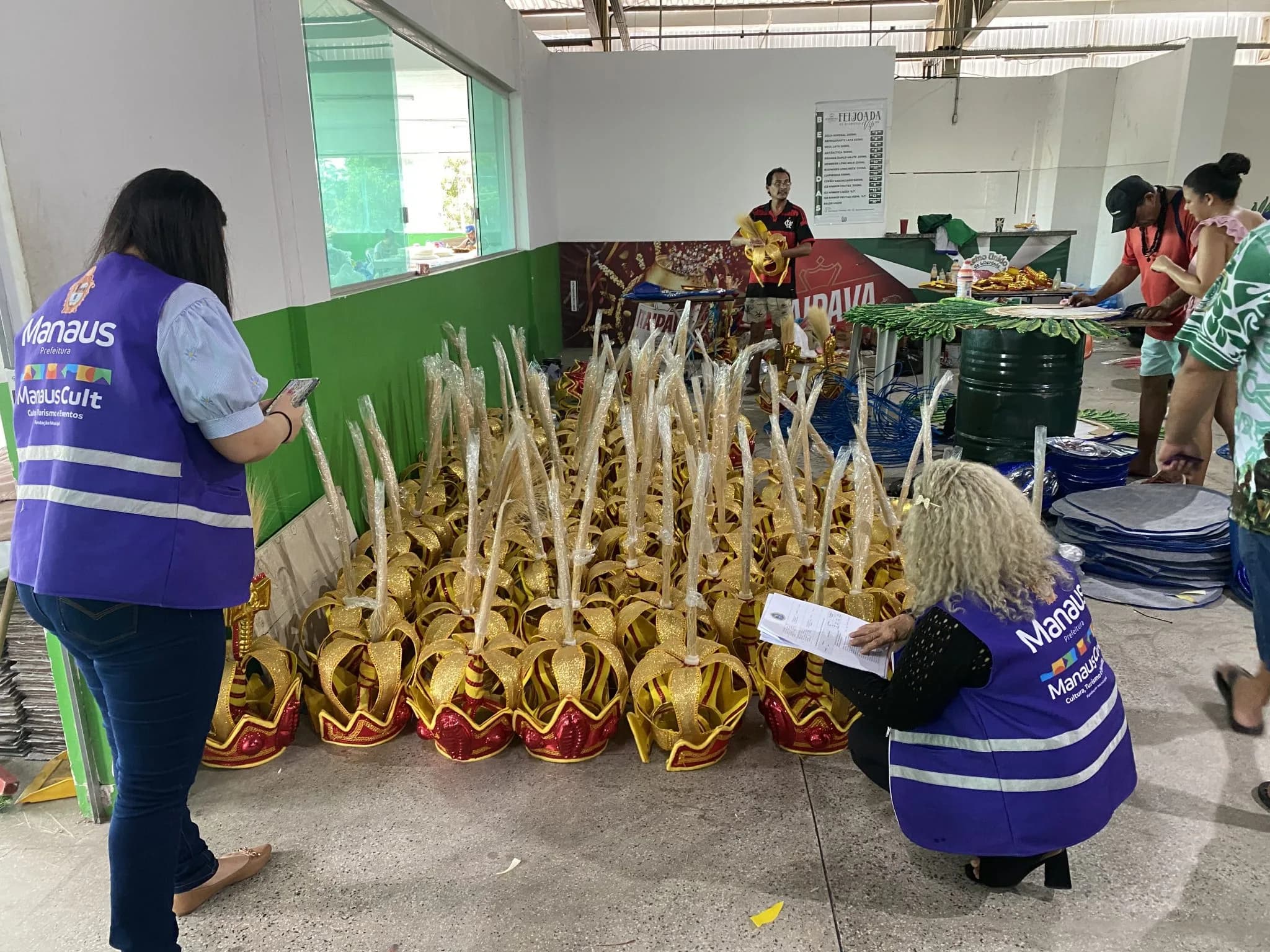 Carnaval 2025: Ateliês de escolas de samba são fiscalizados pela prefeitura de Manaus