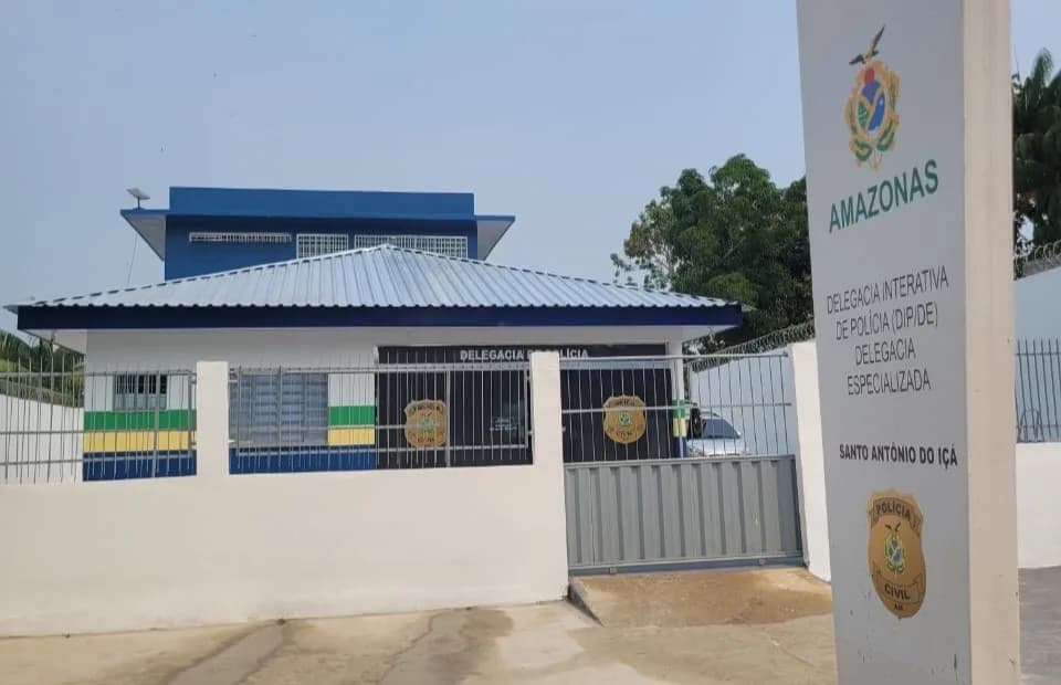 Mulher é presa e adolescente apreendido por furtarem casa, em Santo Antônio do Içá