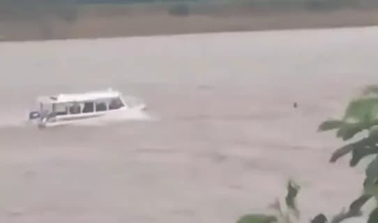 VÍDEO: Professor desaparece após naufrágio de barco em Autazes