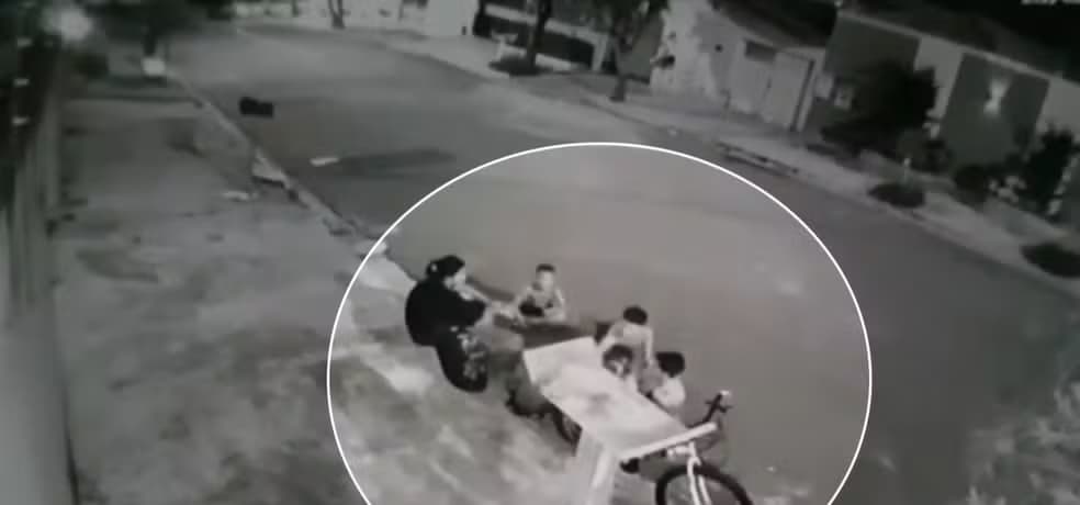 VÍDEO CHOCANTE: Motorista embriagado atropela 5 crianças em calçada, no interior de SP