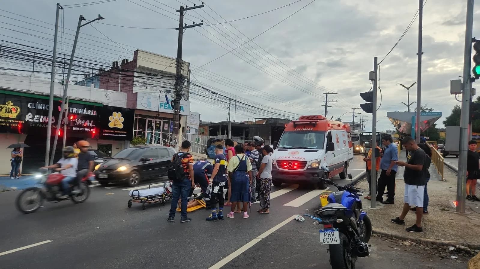 Adolescente é atropelado na Avenida Cosme Ferreira em Manaus