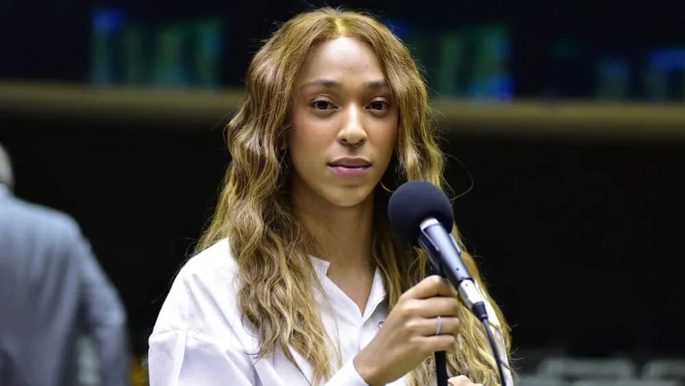 PEC que acaba com a escala de trabalho 6&#215;1 é protocolada na Câmara