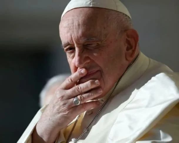 Novo boletim do Vaticano deixa de classificar saúde do Papa como crítica
