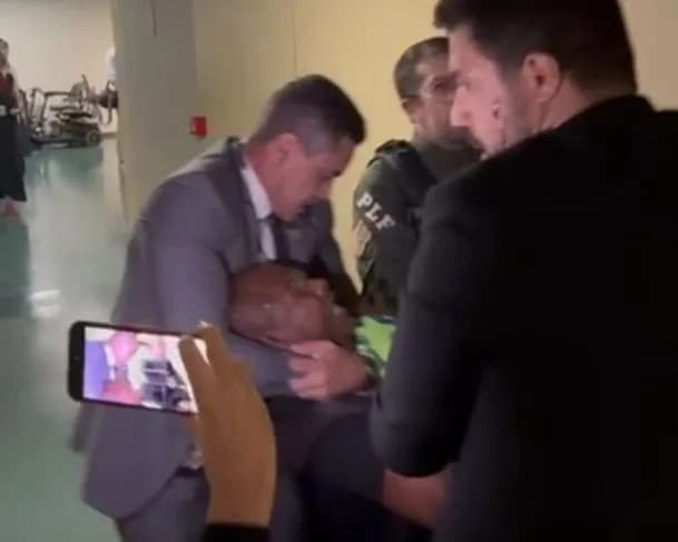 VÍDEO: Manifestante é retirado à força por seguranças enquanto protesta contra escala 6×1 na Câmara