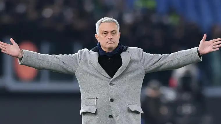 José Mourinho é demitido do Fenerbahçe após eliminação na Champions
