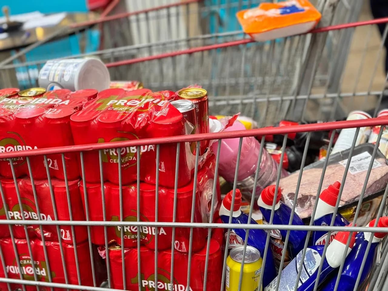 Mais de 200 produtos fora da validade são apreendidos em supermercado de Manaus