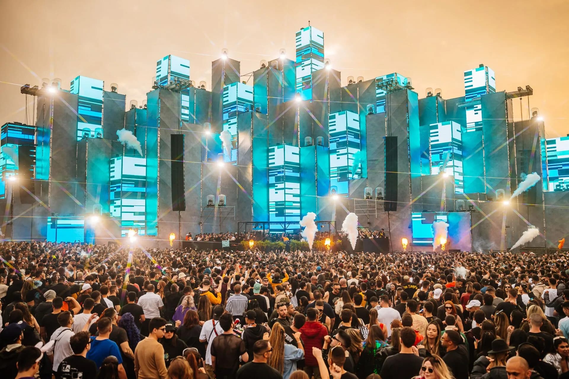 Conheça os 5 maiores festivais de música eletrônica no Brasil em 2025 que você não pode perder